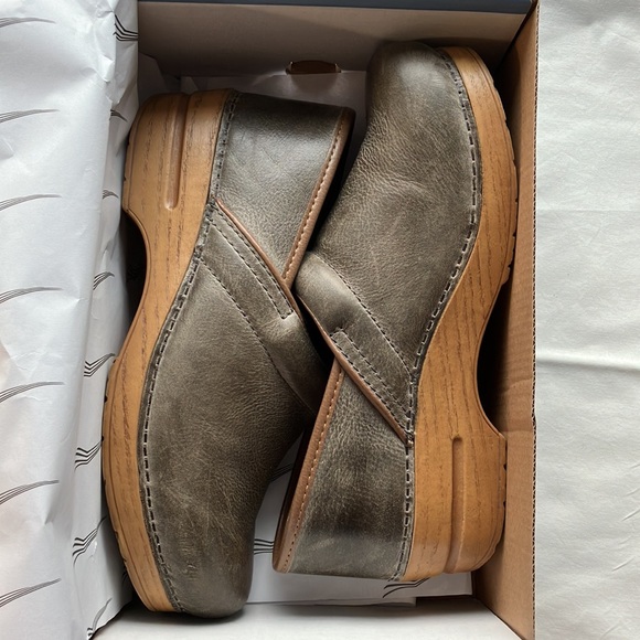 Dansko Shoes - Dansko size 40 clogs, grey
